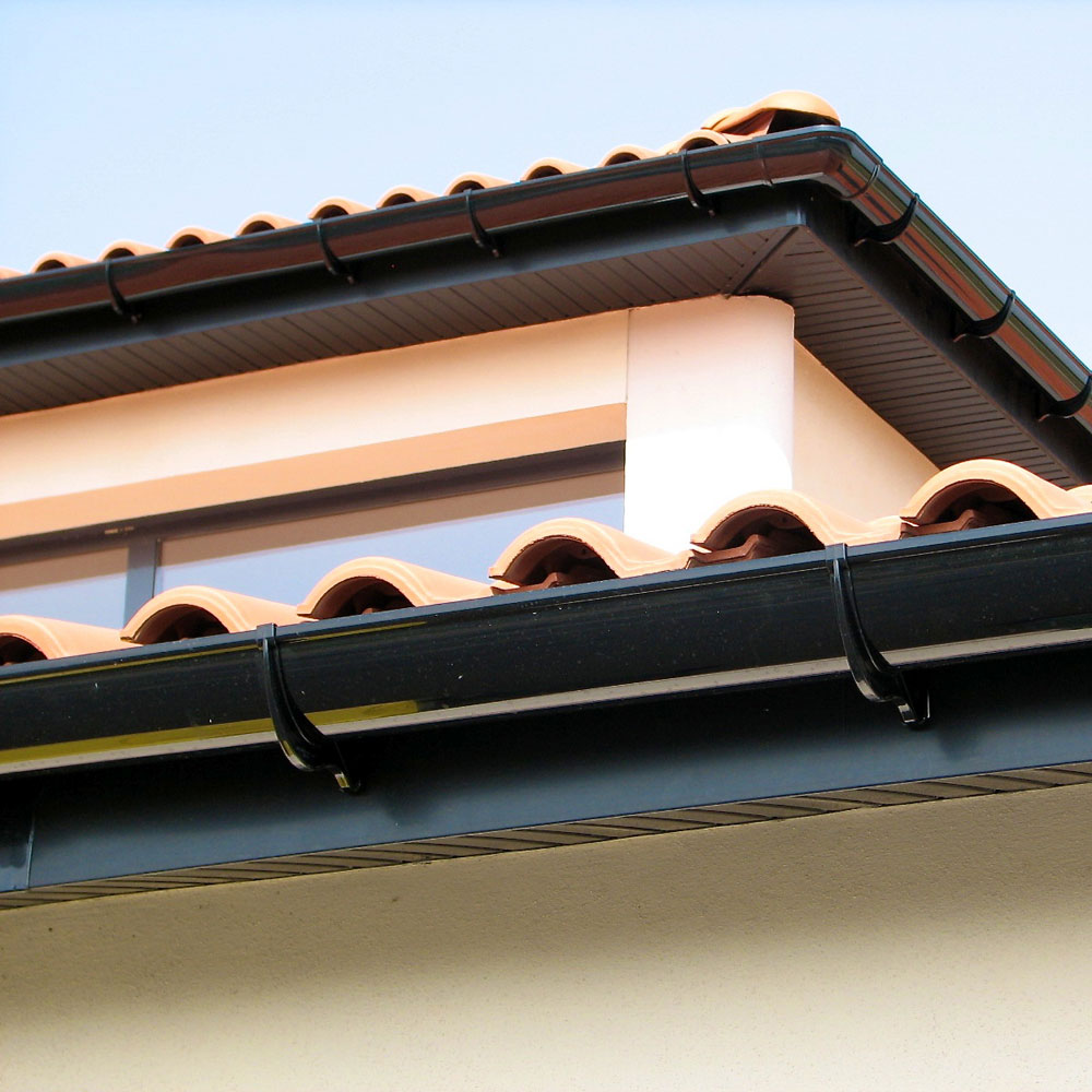Débords de toit avec rivePRO noir